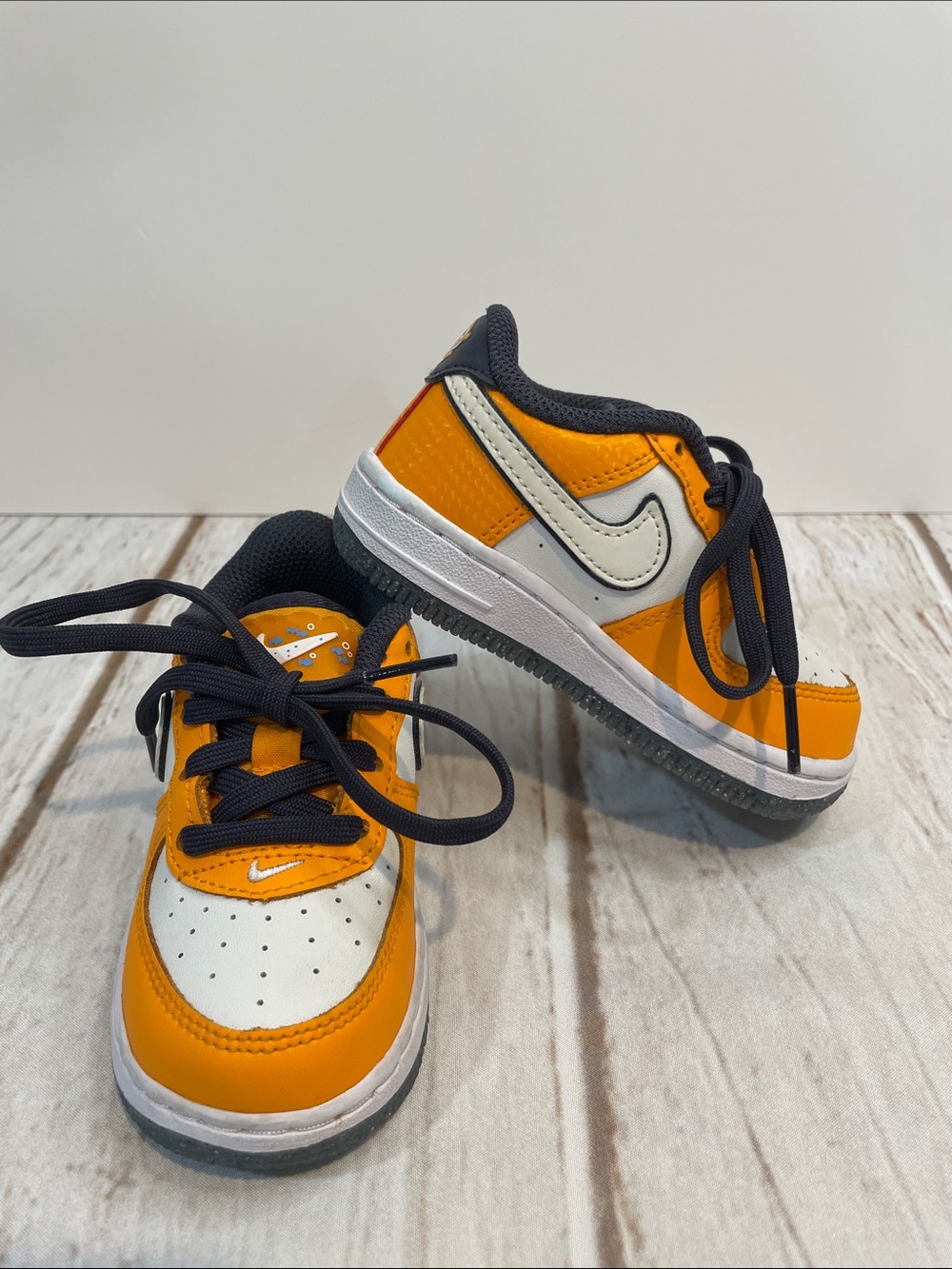 Nike Nemo Air Force 1 Toddler Sneakers Size 6 Clownfish Disney Baby AF1 Orange